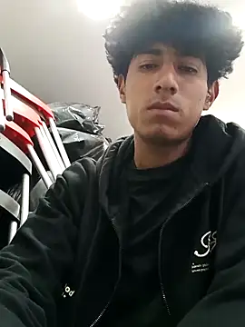 Snapshot of alexander32r chatting on 09.23.25 alexander32r online show from 09.23.25