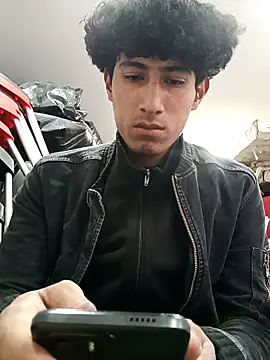 Snapshot of alexander32r chatting on 09.26.25 alexander32r online show from 09.26.25