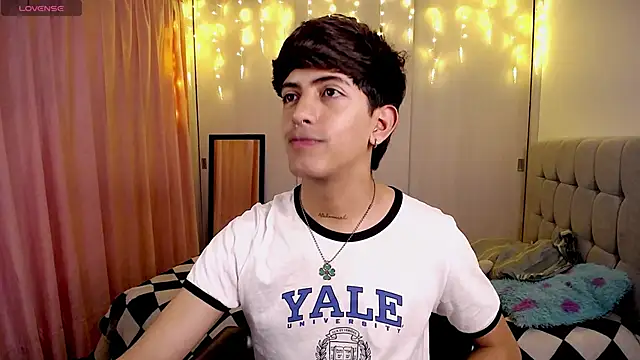 Snapshot of teobowny_ chatting on 12.14.24 teobowny online show from 12.14.24