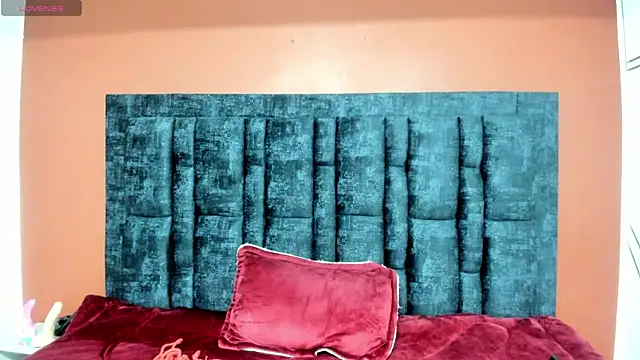 Aurora Doll  online show from 11.14.25