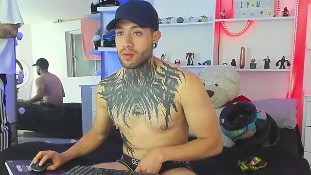 Snapshot of _tatho_perovich_ chatting on 12.22.24 tatho perovich online show from 12.22.24