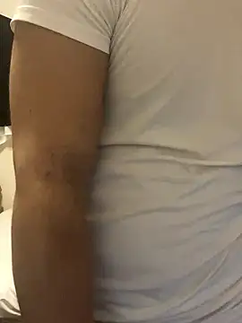 YU-KI00 online show from 10.31.25