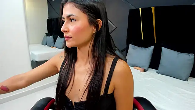 emilie xx  online show from 12.10.24