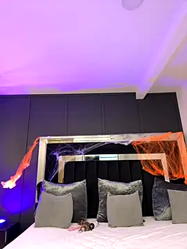 emilie xx  online show from 10.24.25