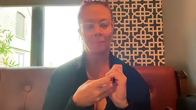 MelodyRoseUk online show from 11.05.25