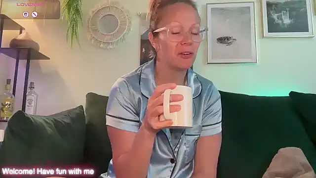 Snapshot of MelodyRoseUk chatting on 05.19.26 MelodyRoseUk online show from 05.19.26