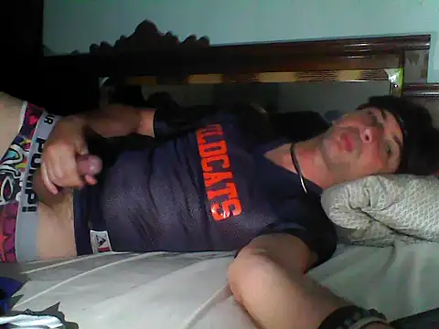 Snapshot of frank32love chatting on 10.18.25 frank32love online show from 10.18.25