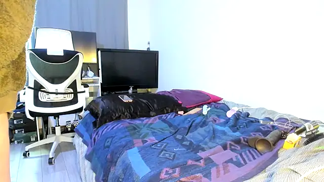 ENGLISHEMILY 69 online show from 01.31.25