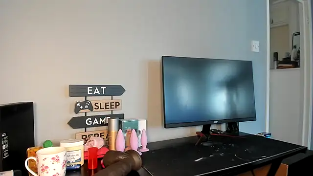 ENGLISHEMILY 69 online show from 03.08.25