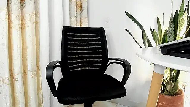 Snapshot of JuanDiegoKing chatting on 11.15.25 JuanDiegoKing online show from 11.15.25