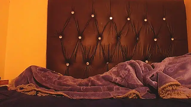 Snapshot of SexinessBae chatting on 02.20.25 SexinessBae online show from 02.20.25