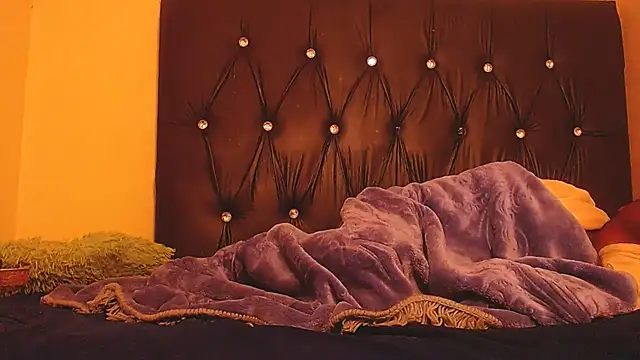 Snapshot of SexinessBae chatting on 02.20.25 SexinessBae online show from 02.20.25