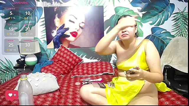 Snapshot of hushaima chatting on 12.29.24 hushaima online show from 12.29.24