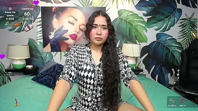 Snapshot of hushaima chatting on 02.05.25 hushaima online show from 02.05.25