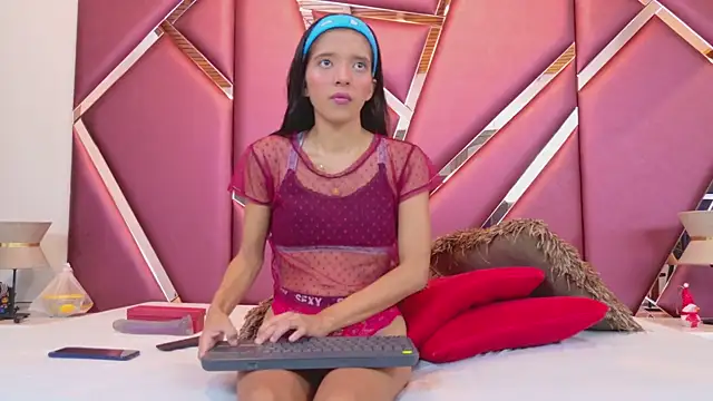 RebecaRelish online show from 01.04.25