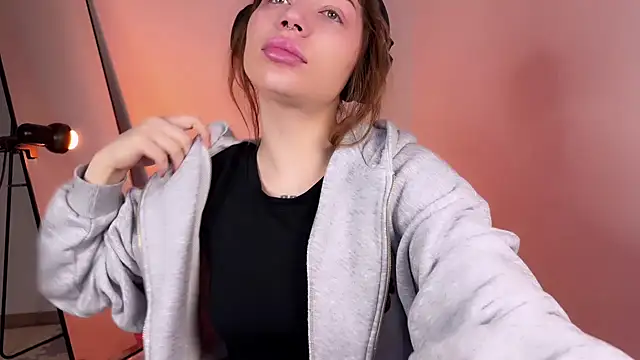 PaulaPratt online show from 02.26.25