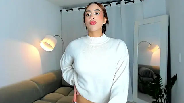Snapshot of paauly chatting on 02.04.25 paauly online show from 02.04.25