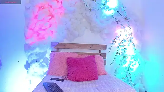 centaurigirl online show from 02.04.25