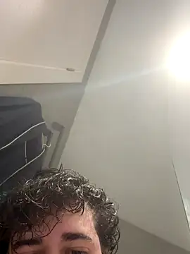 Snapshot of Your_femboy24 chatting on 10.04.25 Your femboy24 online show from 10.04.25