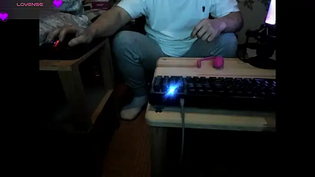 Snapshot of hachunemiku chatting on 12.17.24 hachunemiku online show from 12.17.24