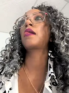 Snapshot of Amaliu_ chatting on 02.16.25 Amaliu online show from 02.16.25