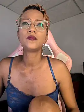 Snapshot of Amaliu_ chatting on 10.05.25 Amaliu online show from 10.05.25