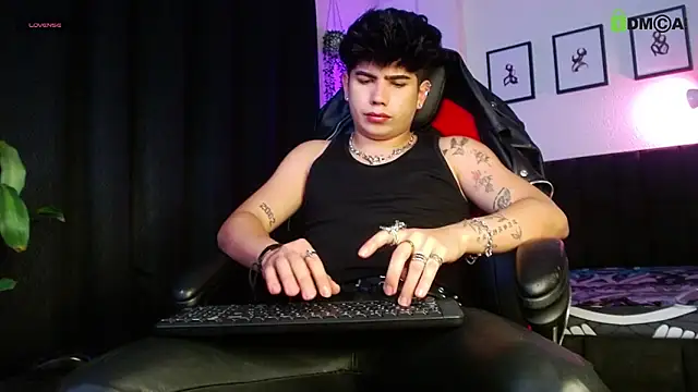 LyleBennett  online show from 04.28.26