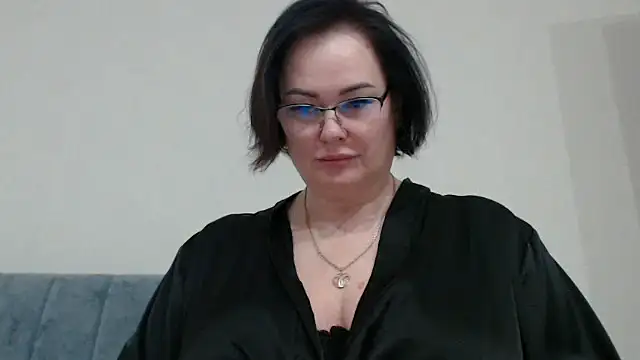 Nora Star online show from 10.02.25