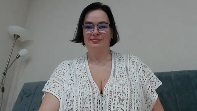 Nora Star online show from 10.15.25