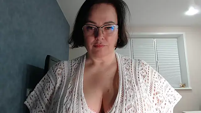 Nora Star online show from 10.31.25