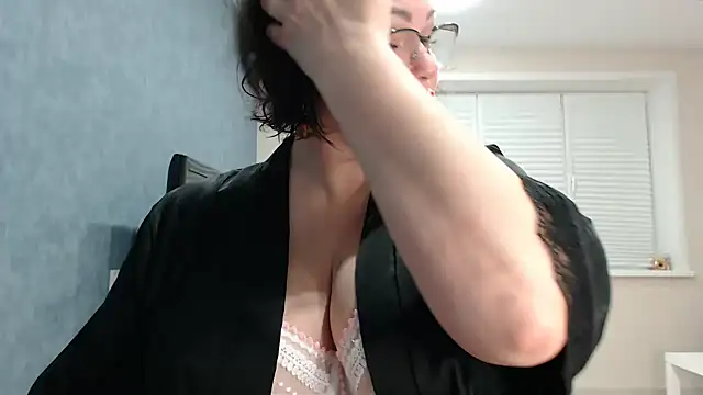 Nora Star online show from 11.01.25