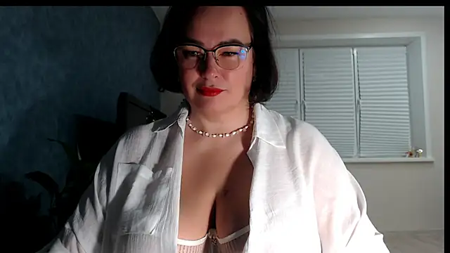 Nora Star online show from 01.08.26