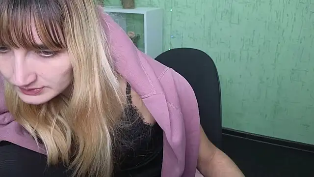 Nika Kitten online show from 11.18.25