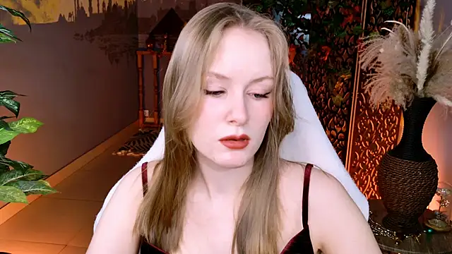 VivienLeeigh online show from 03.08.26