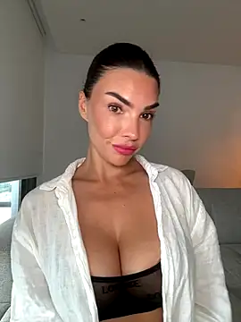 krissiswrld- online show from 11.24.25