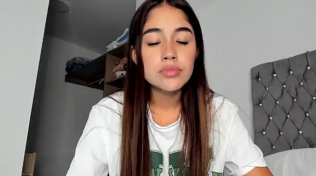 AriaMontgomery online show from 12.12.24