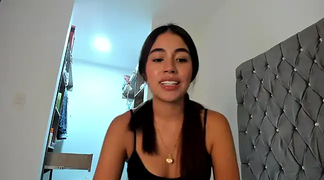 Snapshot of AriaMontgomery chatting on 12.20.24 AriaMontgomery online show from 12.20.24