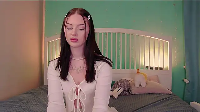 Snapshot of StellaryShy chatting on 12.10.24 StellaryShy online show from 12.10.24