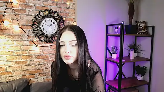 Snapshot of StellaryShy chatting on 12.17.24 StellaryShy online show from 12.17.24