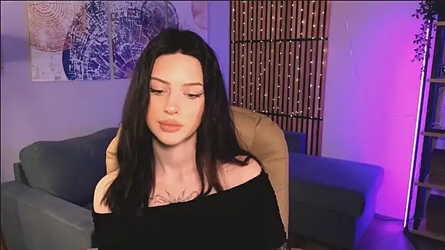 Snapshot of StellaryShy chatting on 12.24.24 StellaryShy online show from 12.24.24