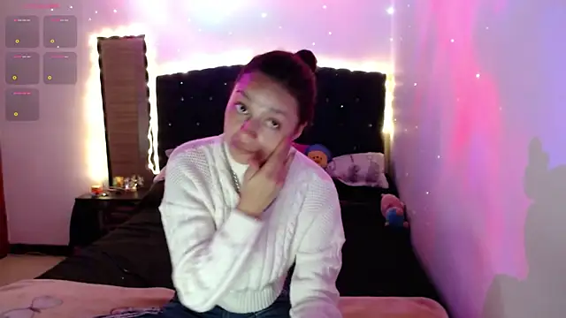 Snapshot of holy_juli chatting on 01.17.25 holy juli online show from 01.17.25
