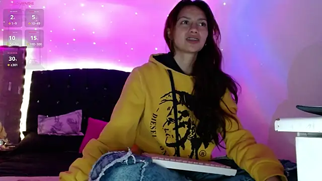 Snapshot of holy_juli chatting on 01.20.25 holy juli online show from 01.20.25