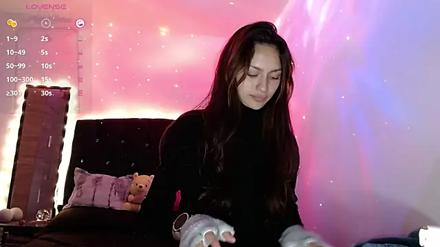 Snapshot of holy_juli chatting on 01.27.25 holy juli online show from 01.27.25