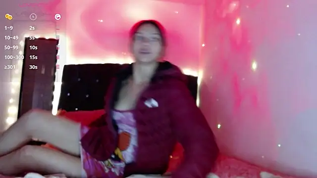Snapshot of holy_juli chatting on 02.15.25 holy juli online show from 02.15.25