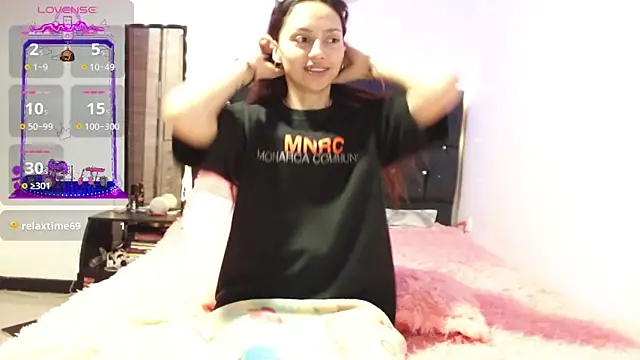 Snapshot of holy_juli chatting on 02.23.25 holy juli online show from 02.23.25