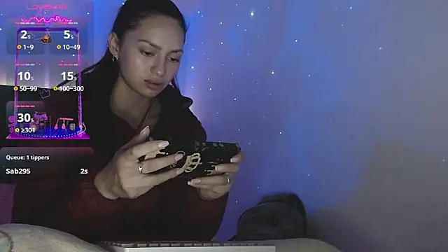 Snapshot of holy_juli chatting on 02.27.25 holy juli online show from 02.27.25