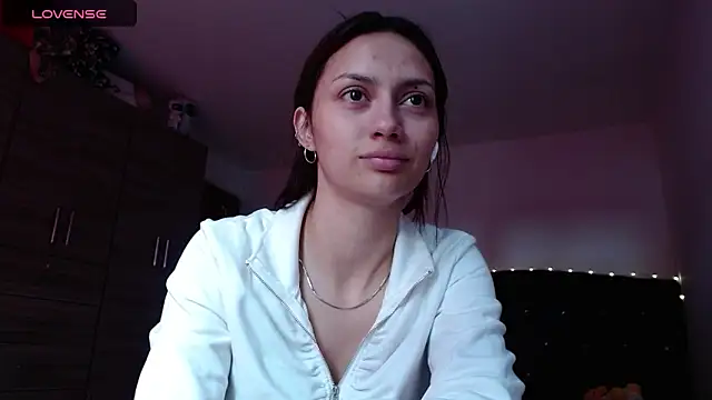 Snapshot of holy_juli chatting on 09.16.25 holy juli online show from 09.16.25