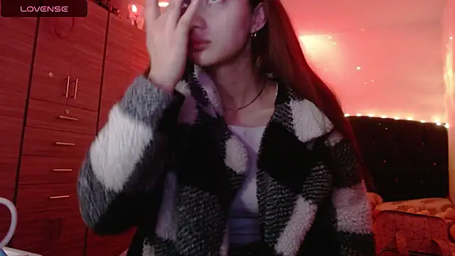 Snapshot of holy_juli chatting on 10.15.25 holy juli online show from 10.15.25