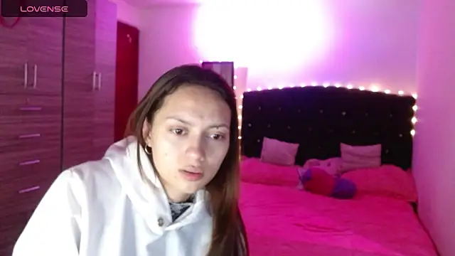 Snapshot of holy_juli chatting on 10.17.25 holy juli online show from 10.17.25