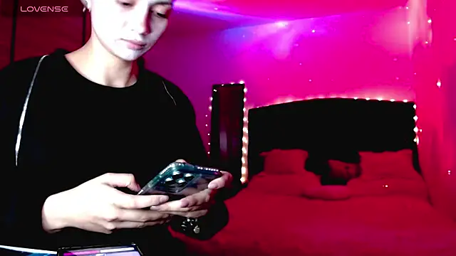 holy juli online show from 12.02.25